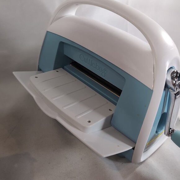 Cricut Cuttlebug Die Cutting Embosing Machine Folding White Blue Crank Manual - Picture 3 of 14
